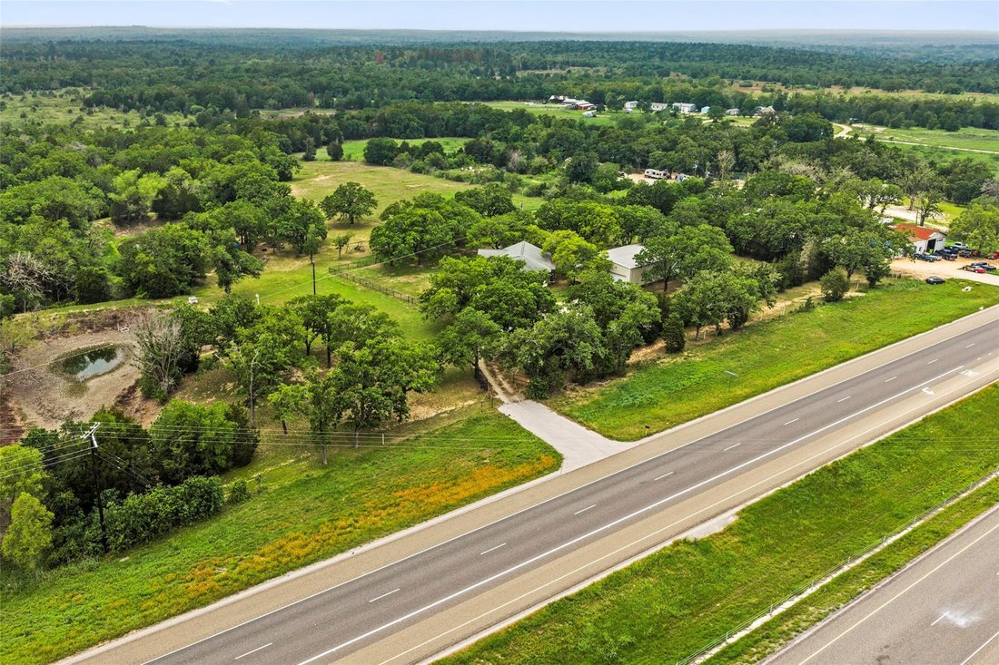 House in McDade, Texas, United States 2 - 18340538