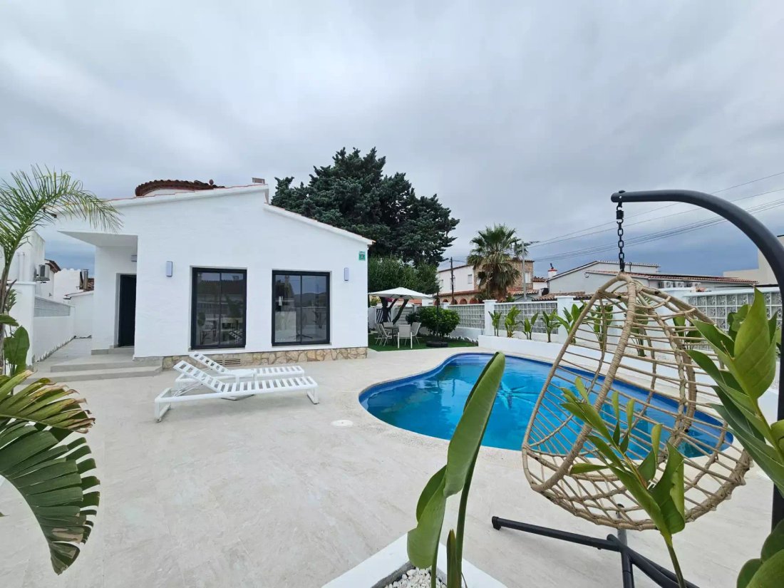 Villa in Empuriabrava, Catalonia, Spain 1 - 18336219