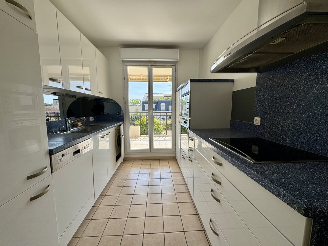 Apartment in Ledru Rollin, Le Perreux-sur-Marne, France 4 - 18340359