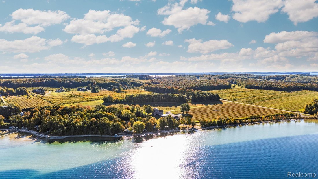 Land in Suttons Bay, Michigan, United States 3 - 18342636