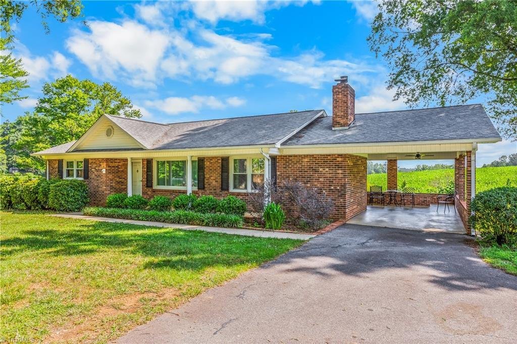 House in Dobson, North Carolina, United States 2 - 18343869