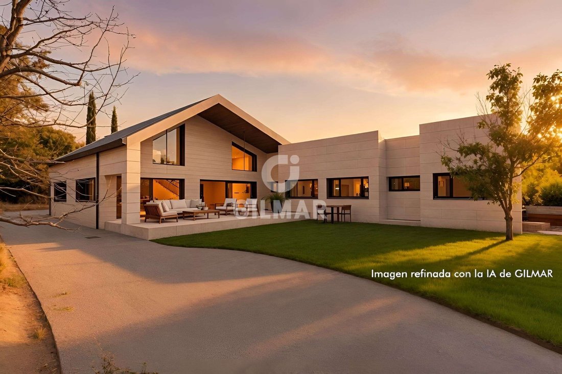 Villa in Somosaguas, Pozuelo de Alarcon, Comunidad de Madrid 1 - 18260422