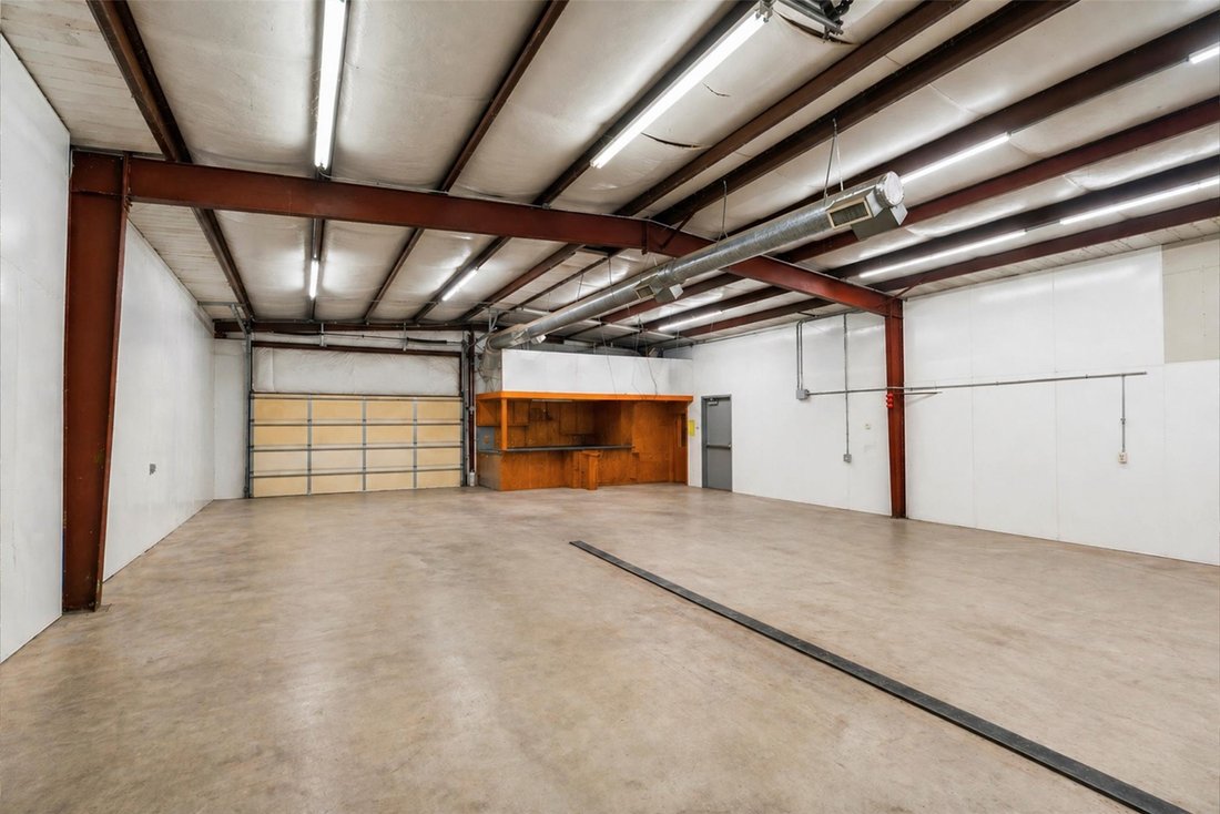 House in McDade, Texas, United States 4 - 18340538