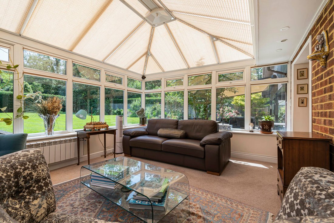 Bungalow in Whitmoor, Worplesdon, England 4 - 18334931