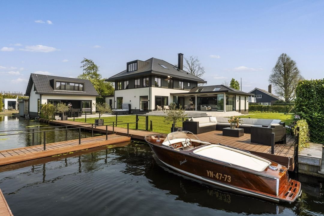 Villa in Vinkeveen, Utrecht, Netherlands 1 - 18343039
