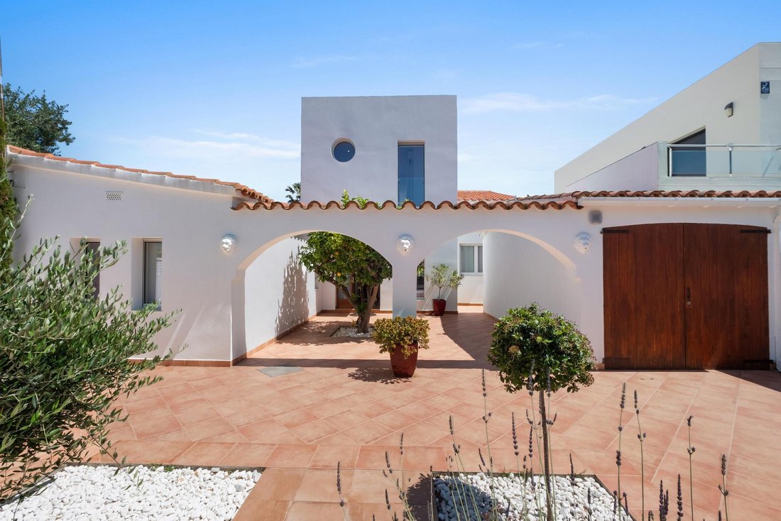 Villa in Empuriabrava, Catalonia, Spain 5 - 18335747