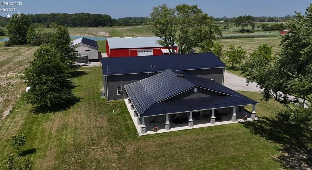 House in Port Clinton, Ohio, United States 1 - 18346173