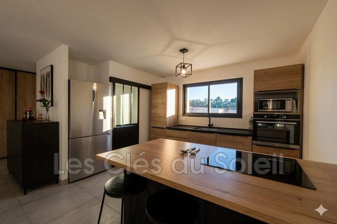 Villa in Le Village, Cuers, France 3 - 18336287