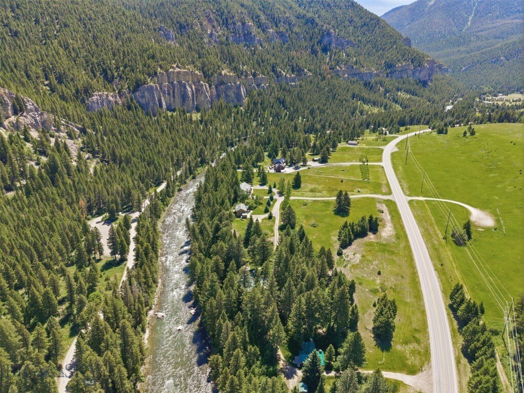 House in Gallatin Gateway, Montana, United States 3 - 18342994