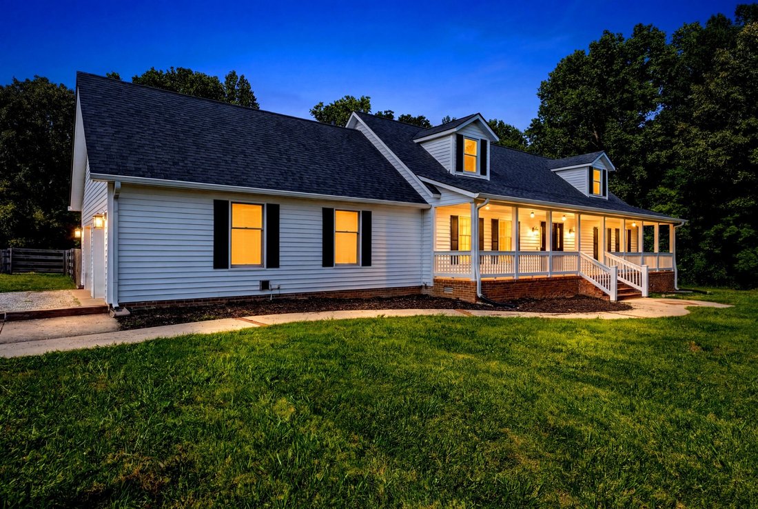 Cedar Hill, Tennessee, United States 2 - 18315952