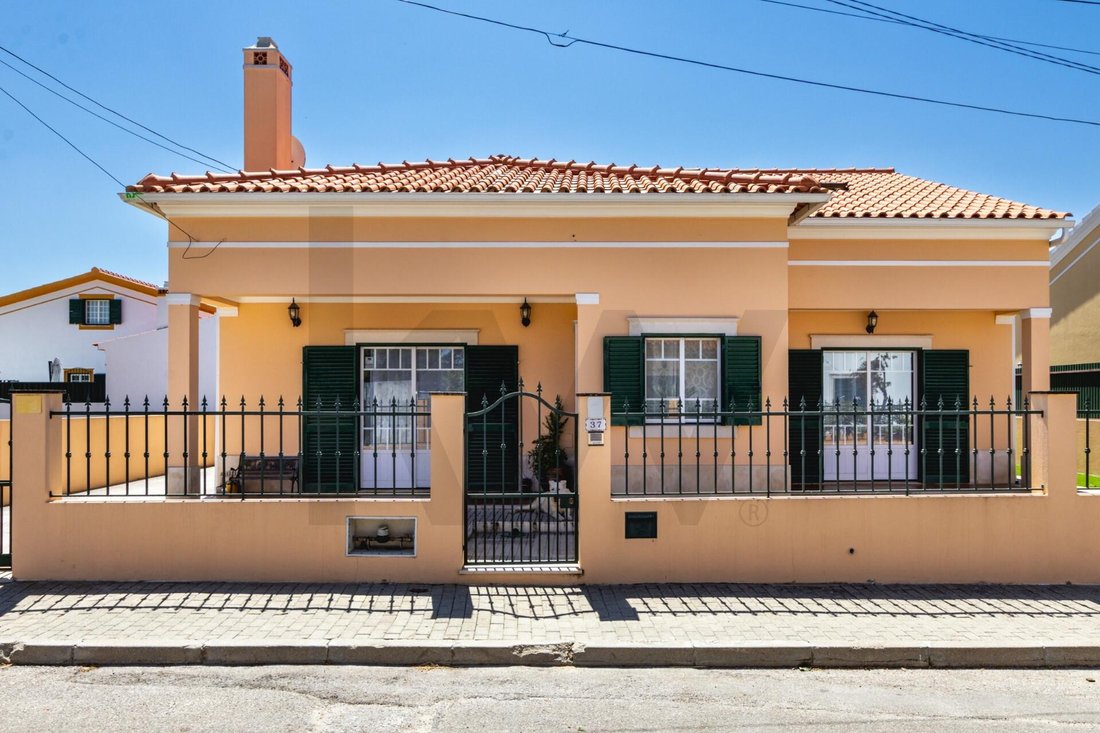 Townhouse in Azeitao (Sao Lourenco e Sao Simao), Setubal, Portugal 1 - 18342467