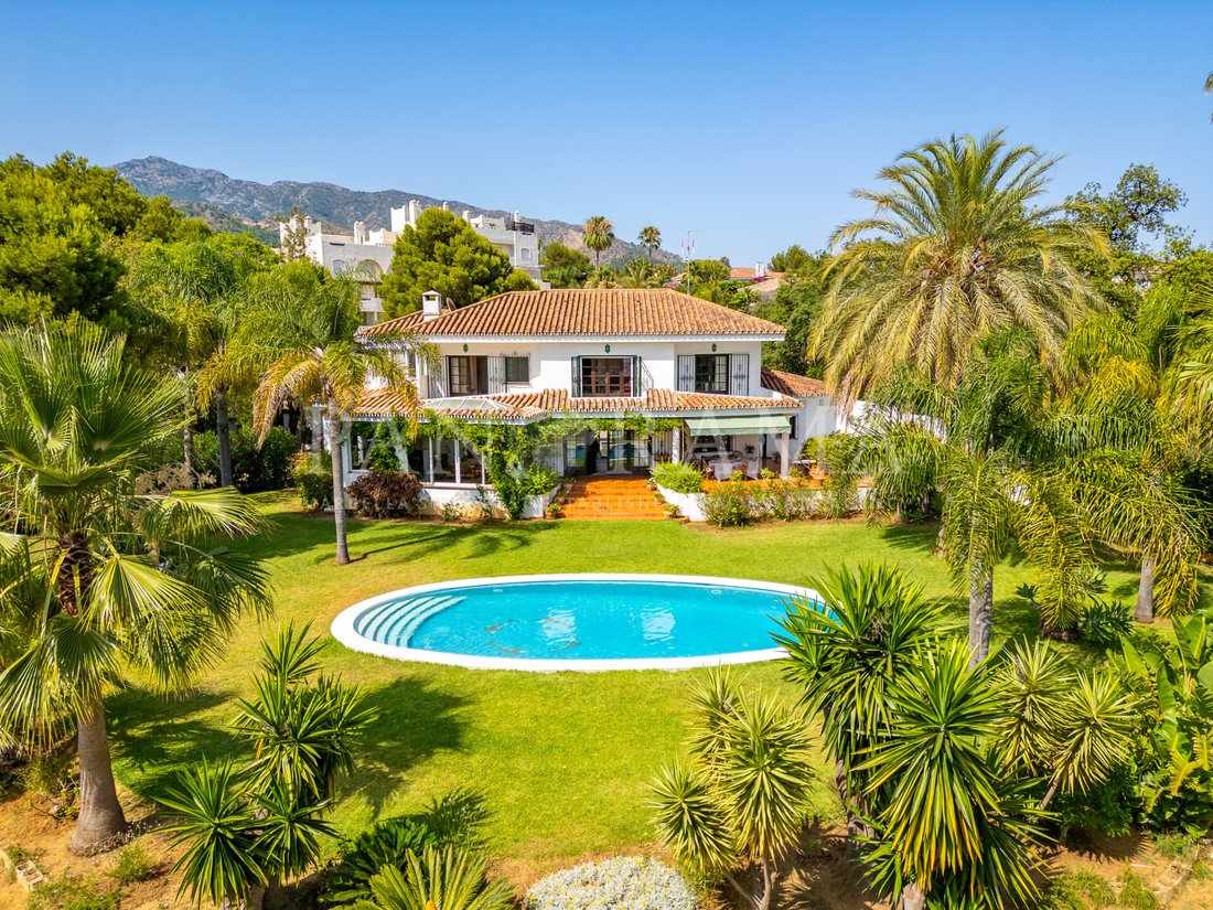 Villa in Golden Mile, Andalusia, Spain 1 - 15946259