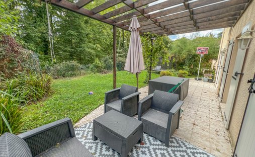 House in Le Mesnil-Saint-Denis, Ile-de-France, France 1
