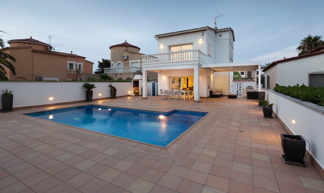 Villa à Empuriabrava, Catalogne, Espagne 4 - 18336734