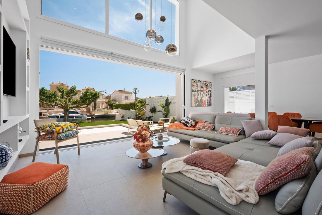 Villa in Empuriabrava, Catalonia, Spain 4 - 18335747