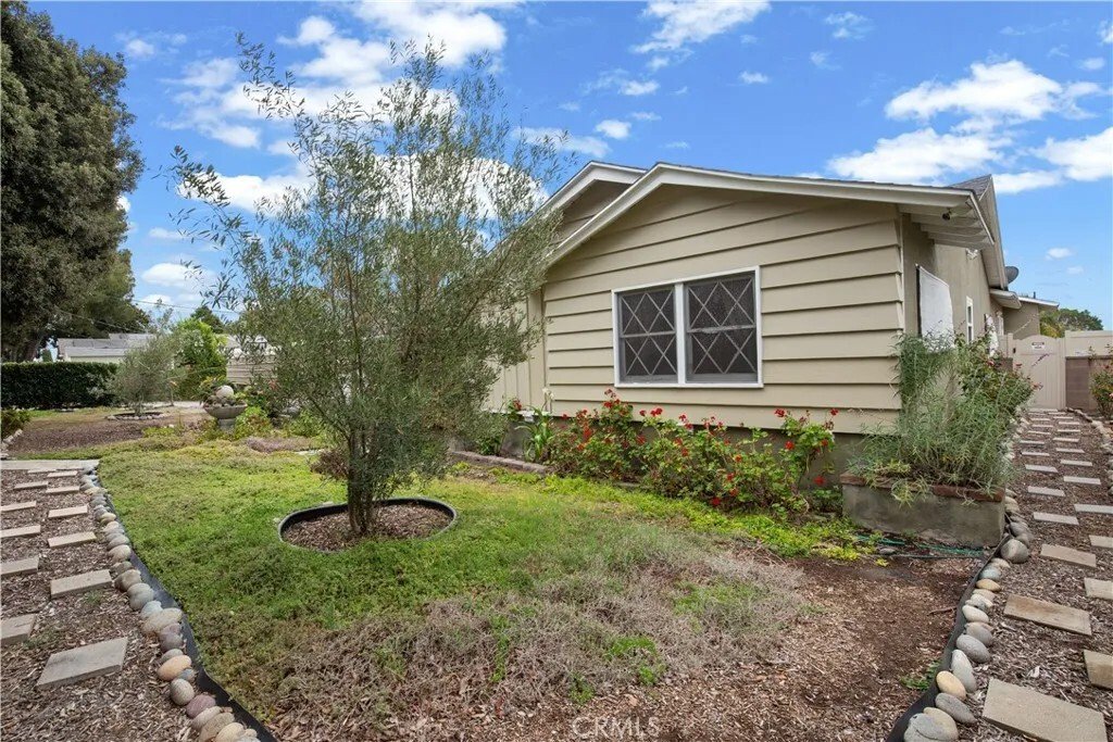 Condo in Fullerton, California, United States 3 - 18336386