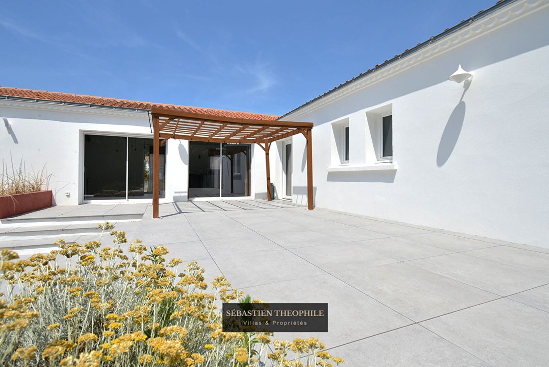 Villa in Arrondissement of Les Sables-d'Olonne, Pays de la Loire, France 4 - 18346749