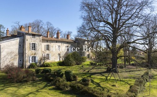 Haus in Nord, Feurs, Frankreich 1