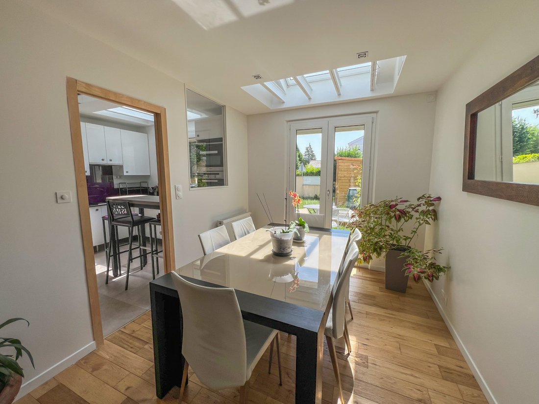 House in Le Mesnil-Saint-Denis, Ile-de-France, France 3 - 18345610