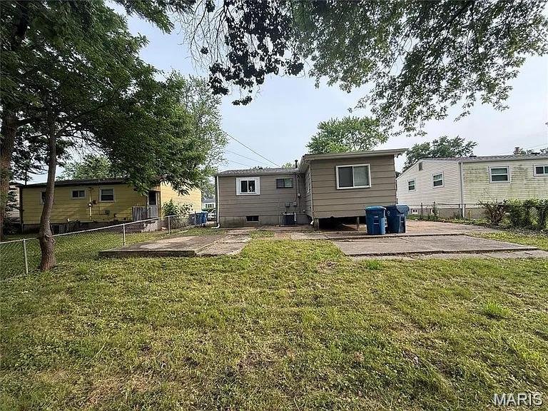 Spanish Lake, Missouri, United States 3 - 18335067
