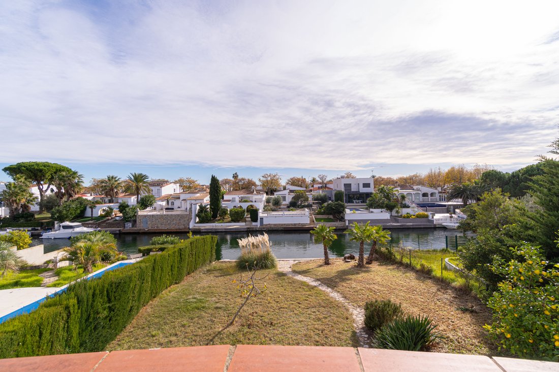 Villa in Empuriabrava, Catalonia, Spain 2 - 18336919