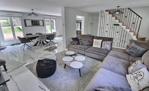 House in Vaux-sur-Seine, Ile-de-France, France 1