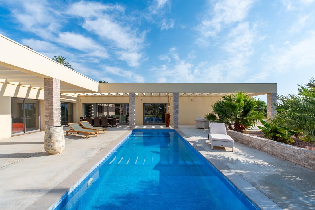 Villa in Elx / Elche, Valencian Community, Spain 3 - 18335636