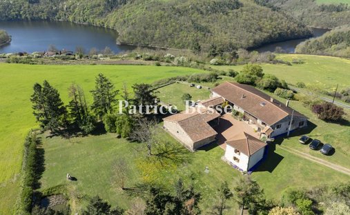 Farm Ranch in Cordelle, Auvergne-Rhône-Alpes, France 1