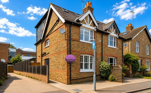 House in Fairmile, Elmbridge, England 1