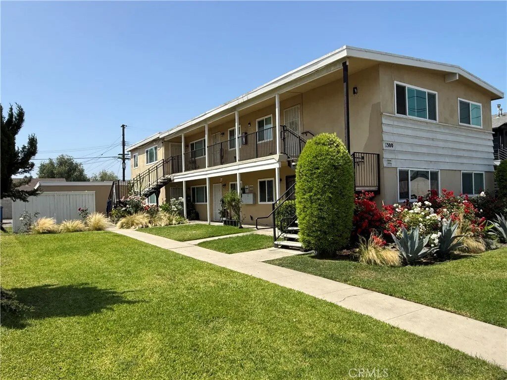 Fullerton, California, United States 2 - 17972344