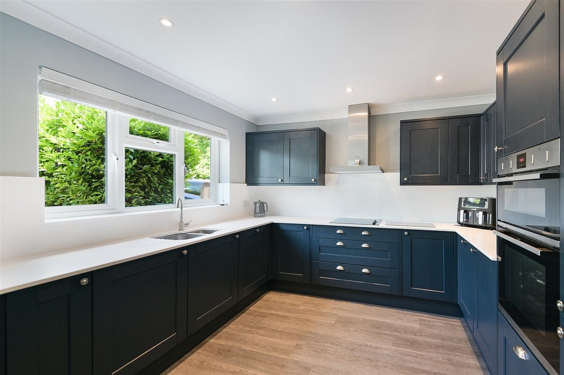 House in Nork, Reigate and Banstead, England 4 - 18342285