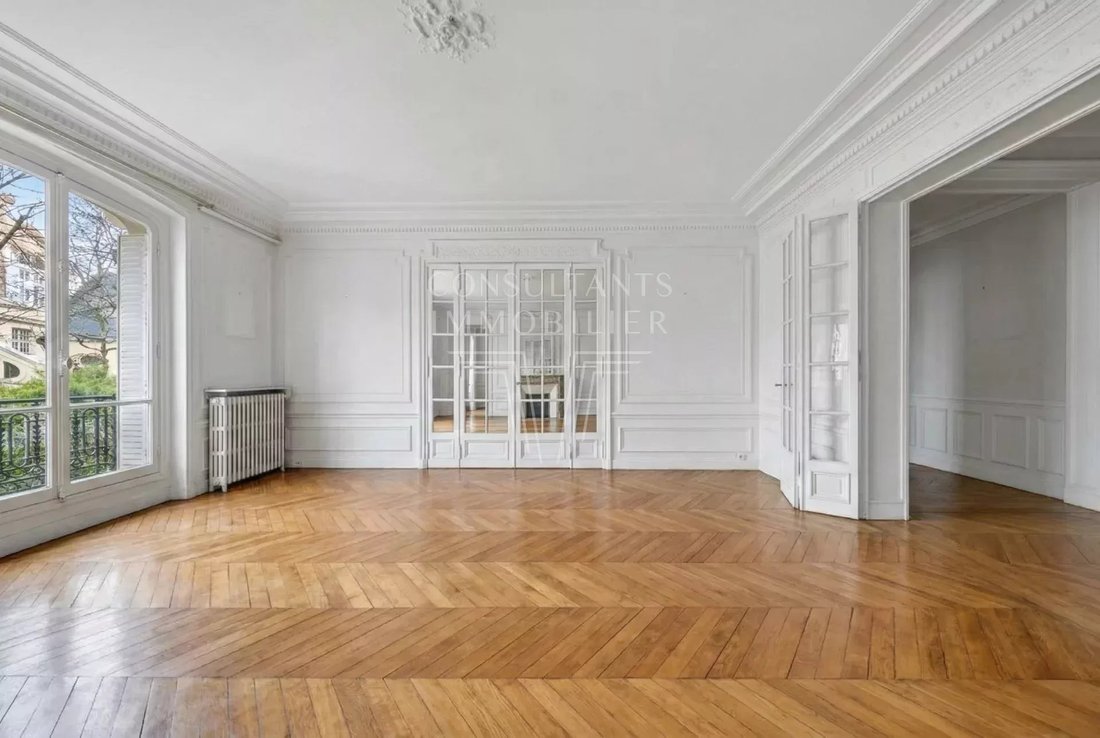 Apartment in Porte Dauphine, Paris 16e Arrondissement, Paris 2 - 17049237