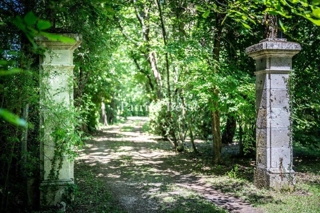 Castle in Penne-d'Agenais, Nouvelle-Aquitaine, France 1 - 13634087