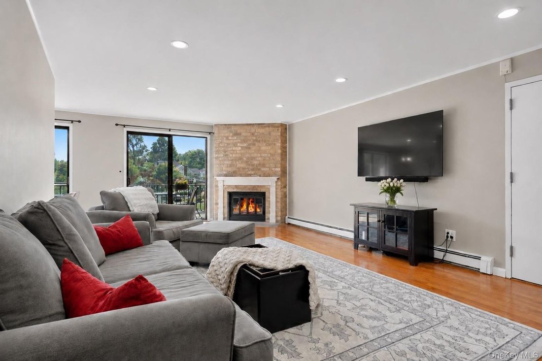 Condo in White Plains, New York, United States 4 - 18125791
