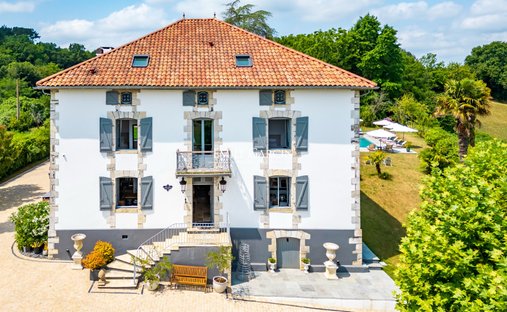 Villa in Guiche, Nouvelle-Aquitaine, France 1