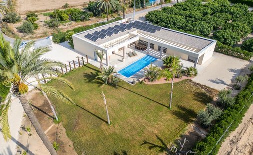 Villa in Elx / Elche, Valencian Community, Spain 1