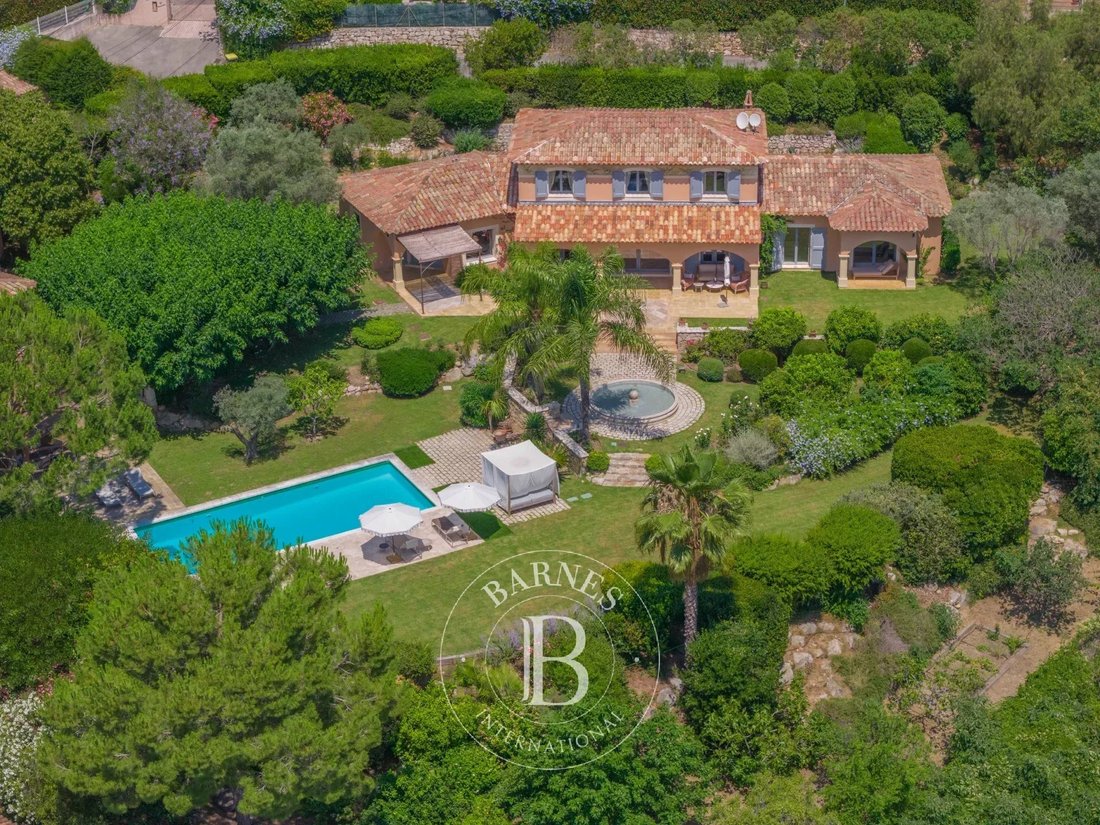 Villa in Antibes, Provence-Alpes-Côte d'Azur, France 1 - 18337045