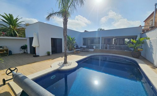 Chalet in Empuriabrava, Catalonia, Spain 1