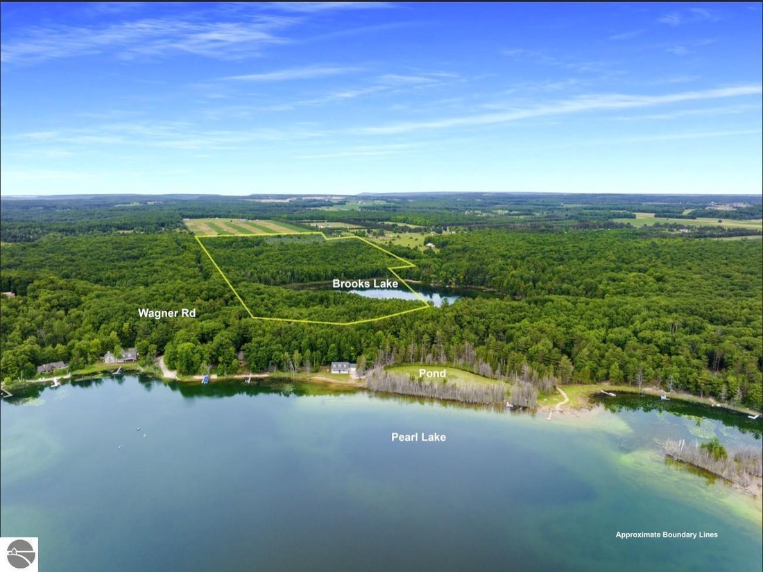 Land in Empire, Michigan, United States 2 - 18343044