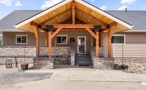 House in Nine Mile Falls, Washington, United States 1