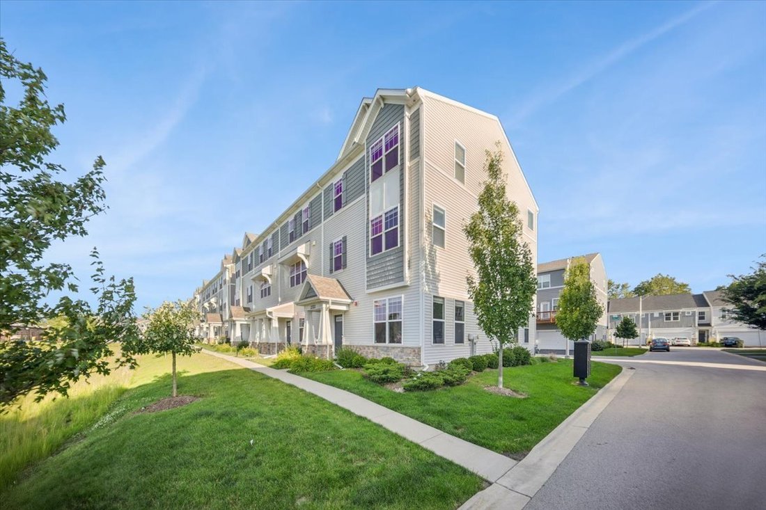 House in Rolling Meadows, Illinois, United States 2 - 18342528