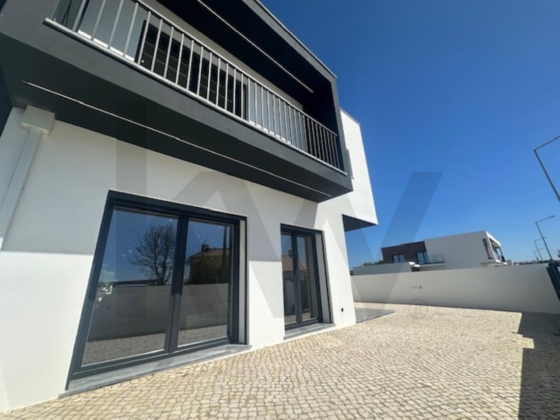 Townhouse in Silveira, Lisbon, Portugal 3 - 18342396