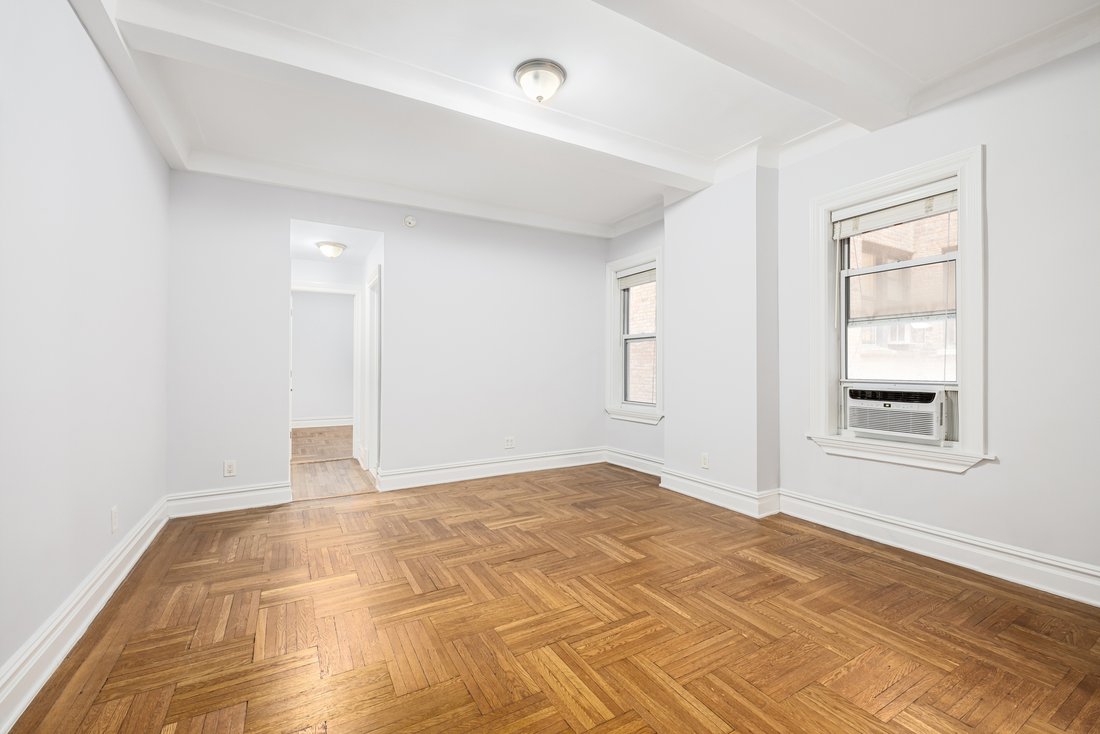 New York, New York, United States 1 - 18345755