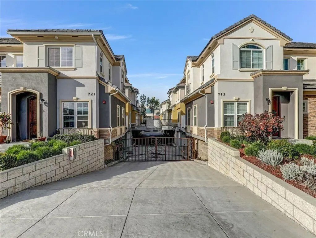 Alhambra, California, United States 1 - 18342470