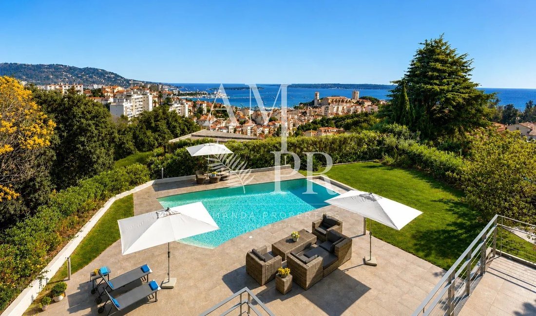 Villa in Croix des Gardes, Cannes, France 3 - 10877629