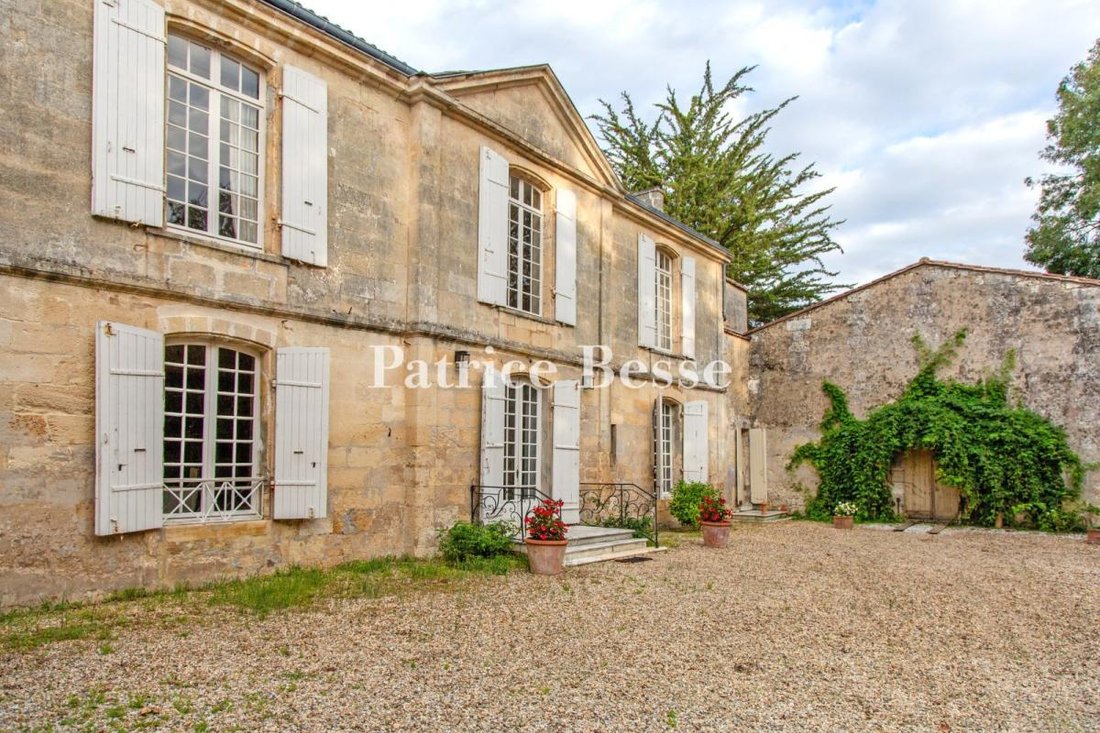 House in Hôtel de Ville-Quinconce-Saint Seurin-Fondaudège, Bordeaux, France 2 - 18340983