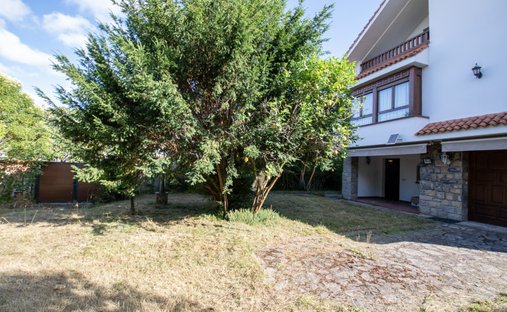 House in Villaviciosa, Asturias, Spain 1
