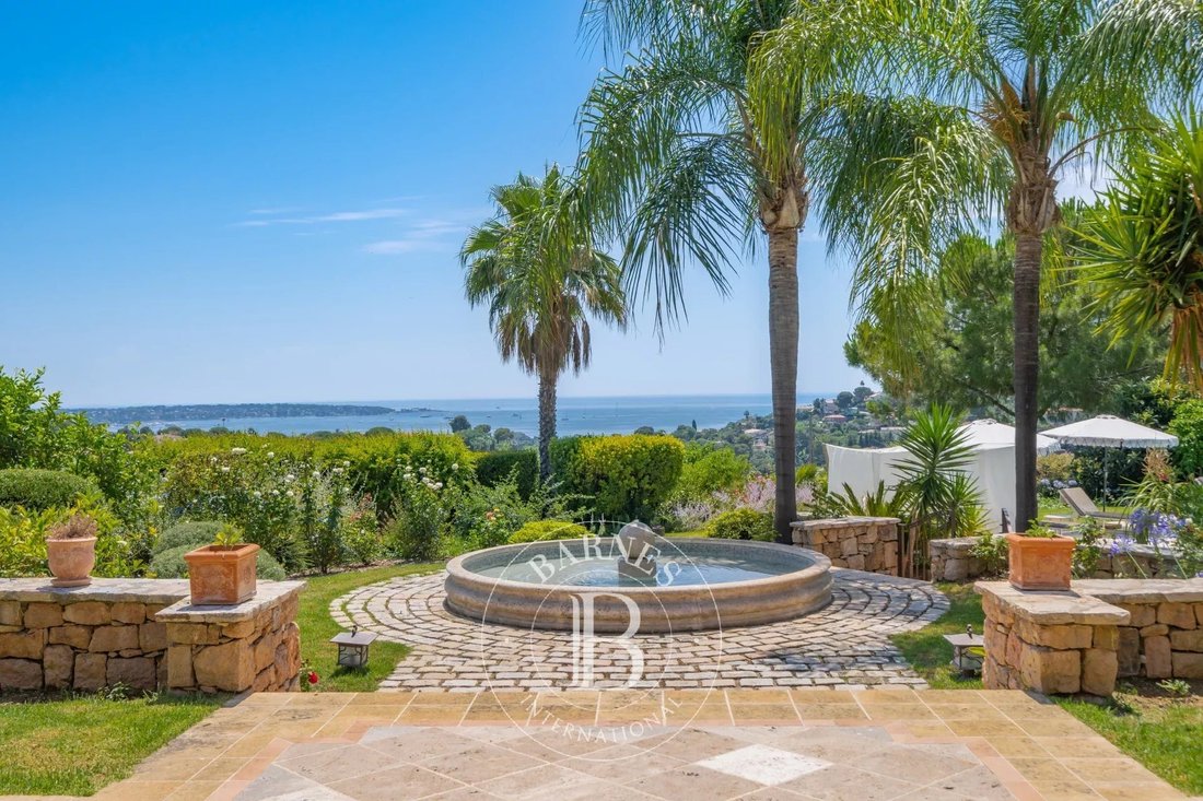 Villa in Antibes, Provence-Alpes-Côte d'Azur, France 2 - 18337045