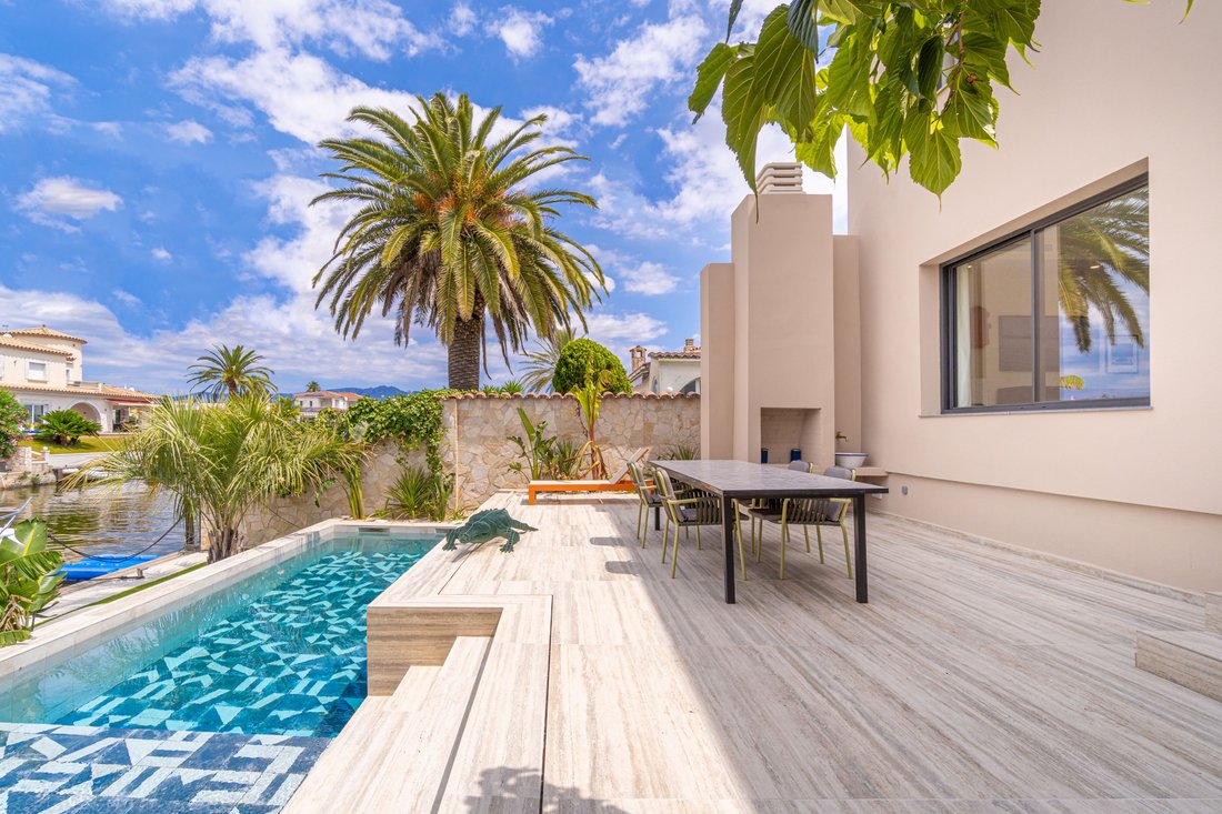 Villa in Empuriabrava, Catalonia, Spain 5 - 18336898