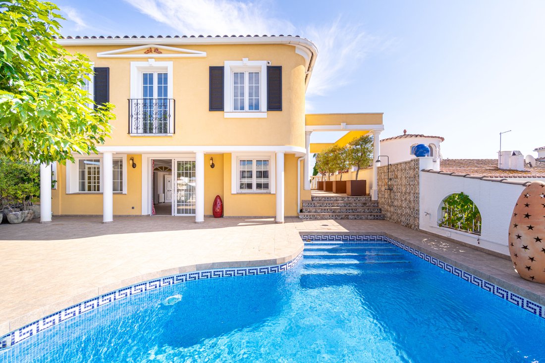 Villa in Roses, Catalonia, Spain 1 - 18336937